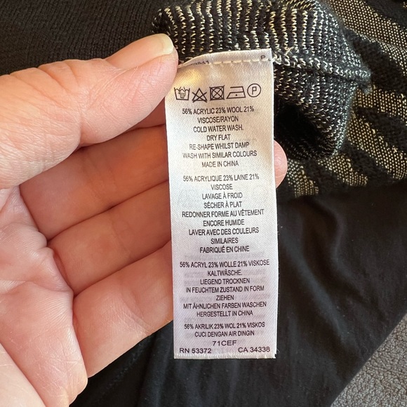 French Connection - gold and black tiger print sweater dress. Size 8 - Picture 10 of 10